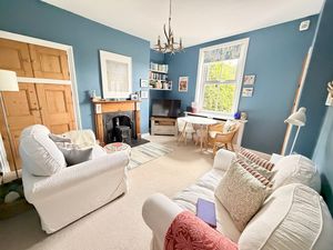 Living room- click for photo gallery